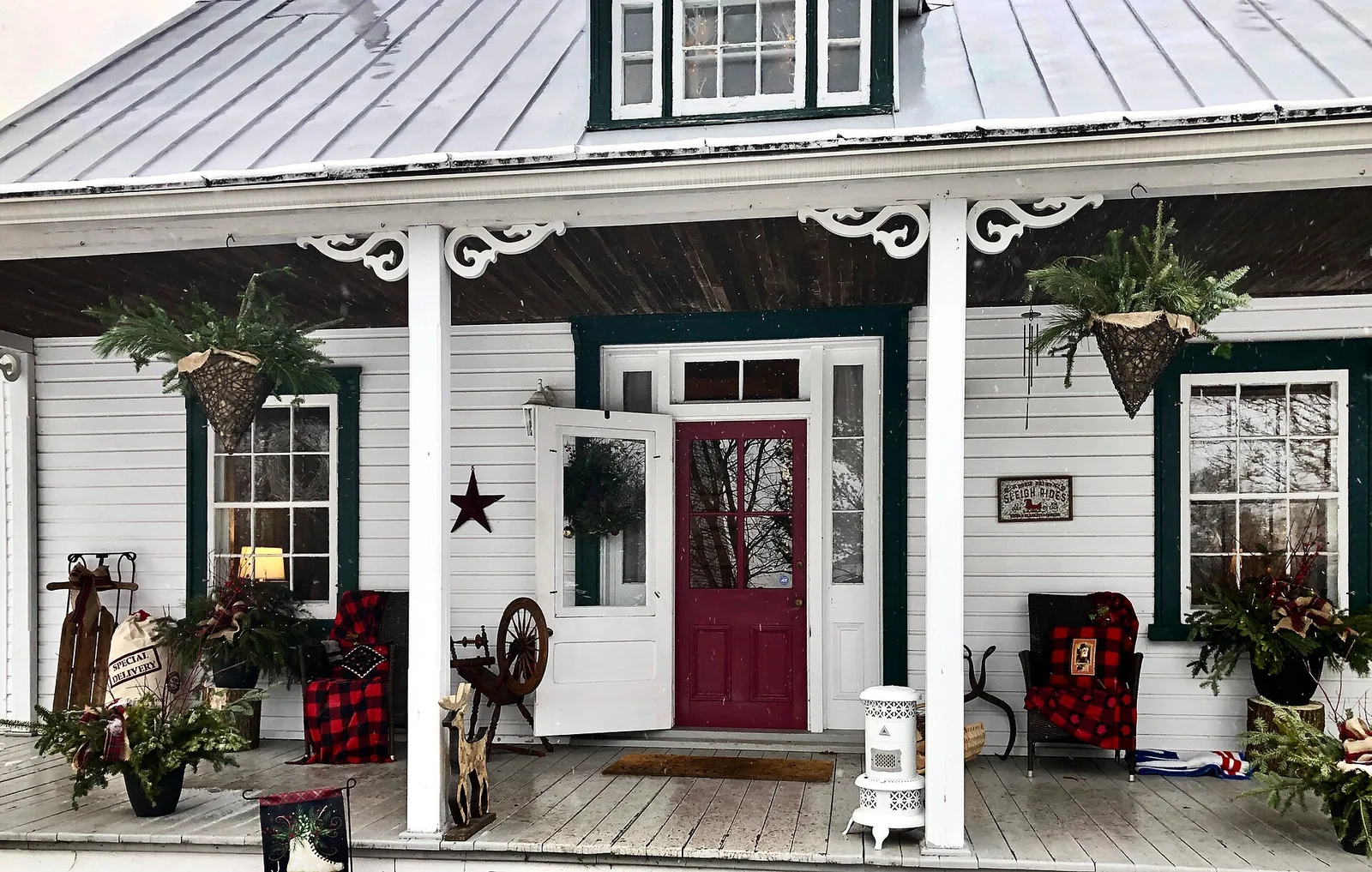 A porch decorated for the holidays on a Christmas house tour in Vankleek Hill, Ontario. The picture does not show a Hoover home.
